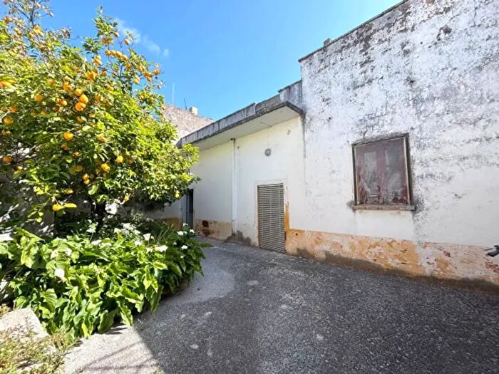 Appartamento con 5 locali in vendita in Via Guglielmo Oberdan, Tiggiano