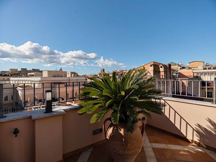 Casa con 5 locali in affitto in Via dellArchetto, Trevi, Roma