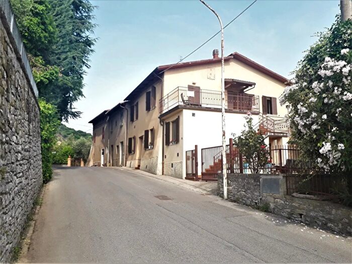 Casa con 6 locali in vendita in Perugia Piegaro, Piegaro