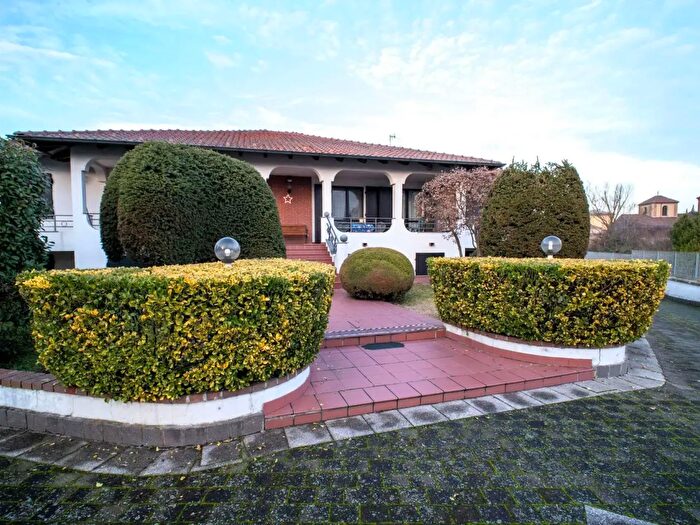 Casa con 10 locali in vendita in Via Hermada, Trino