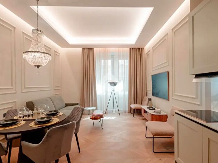 Appartamento trilocale in vendita in Via della Geppa, Trieste