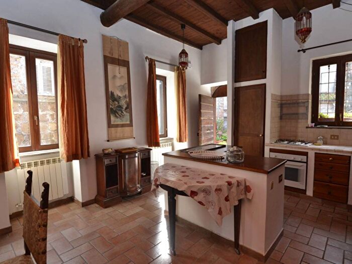 Appartamento con 5 locali in affitto in Via di Piazza Padella, Centro, Capranica