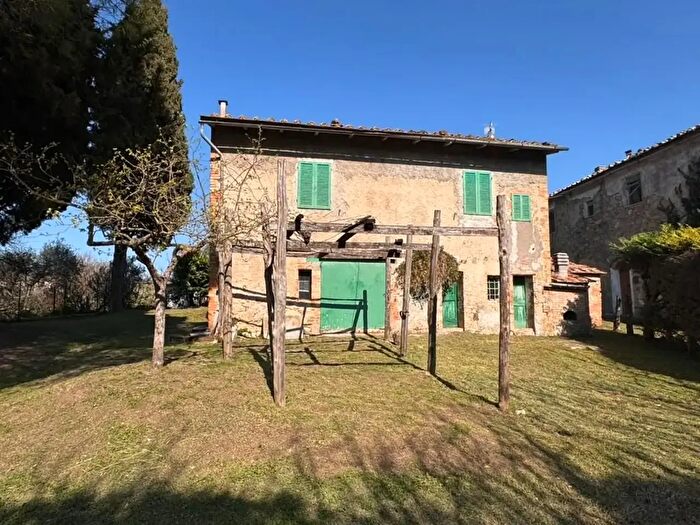 Casa con 5 locali in vendita in Casole DElsa