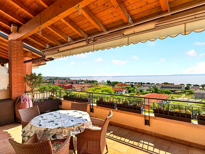 Appartamento trilocale in vendita in Strada Toscanini, Lazise