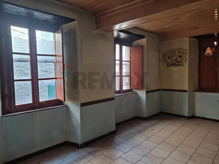 Casa con 10 locali in vendita in Villa Basilica