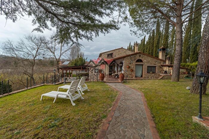 Casa in vendita in Volterra