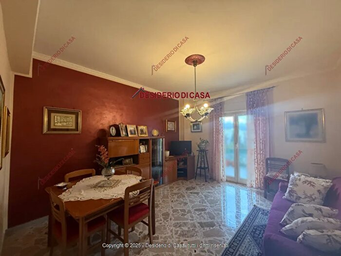 Appartamento con 5 locali in vendita in Palermo