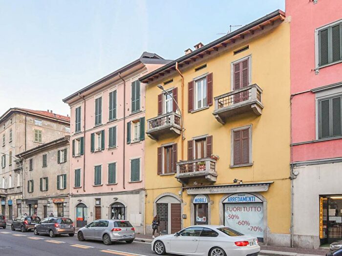 Appartamento bilocale in affitto in Via Milano, Borghi, Como