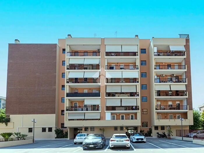 Appartamento trilocale in vendita in Viale della Grande Muraglia, Roma