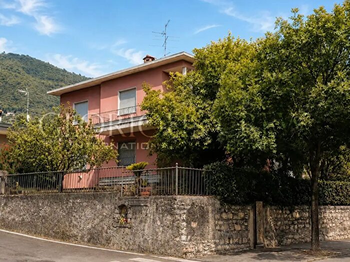Casa con 10 locali in vendita in Viale Bornata, Brescia