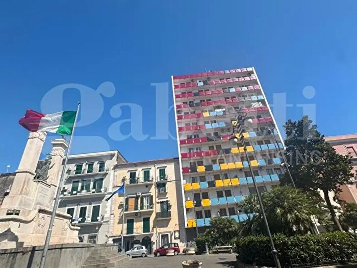 Appartamento quadrilocale in vendita in Piazza Ernesto Cesaro, Torre Annunziata