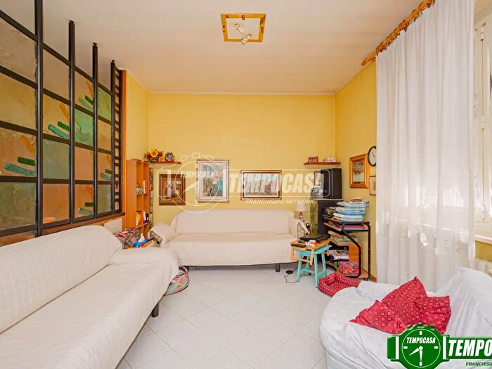 Appartamento quadrilocale in vendita in Via Francesco Carlone, Voghera