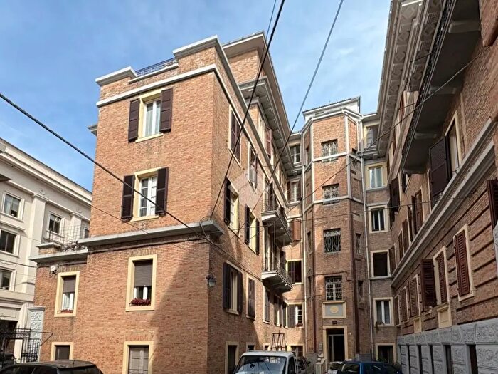 Appartamento quadrilocale in vendita in Via Piave, Ancona