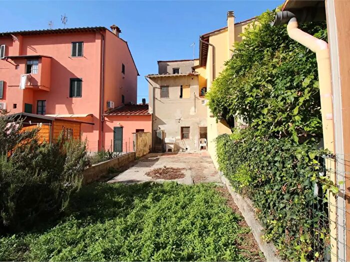 Appartamento con 6 locali in vendita in Bientina