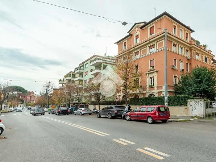 Appartamento trilocale in affitto in Viale delle Medaglie dOro, Roma