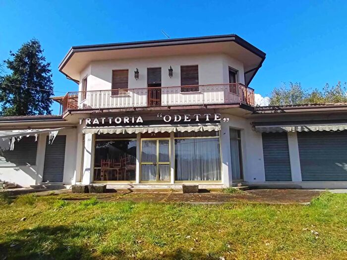 Casa con 7 locali in vendita in Via Pian di Farrò, Follina