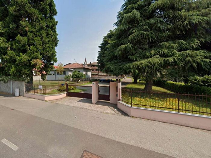 Appartamento trilocale in affitto in Via Varese, Mozzate