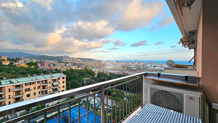 Appartamento quadrilocale in vendita in Viale Villa Gavotti, Genova