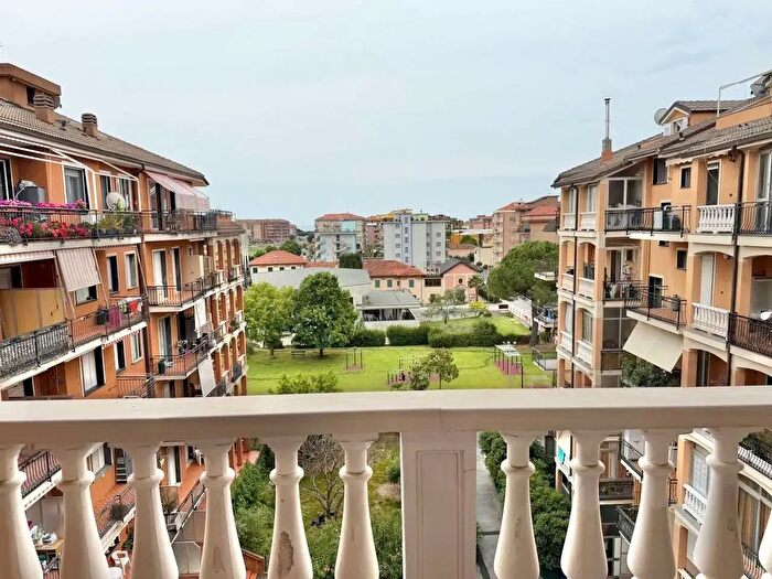 Appartamento con 5 locali in vendita in Andora