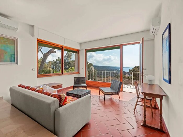 Casa con 15 locali in vendita in Livorno