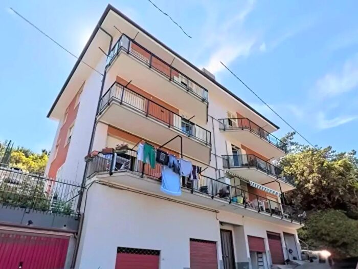 Appartamento con 6 locali in vendita in Via Genova, Deiva Marina