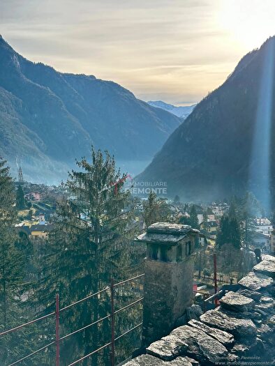 Casa quadrilocale in vendita in Varzo