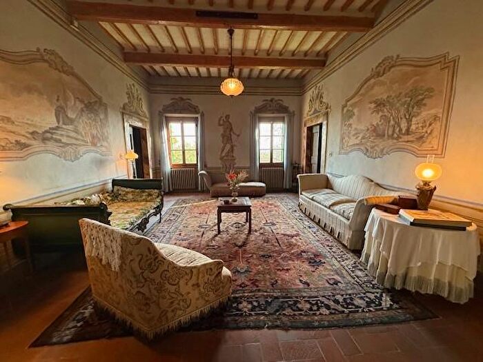 Casa con 10 locali in vendita in Fucecchio