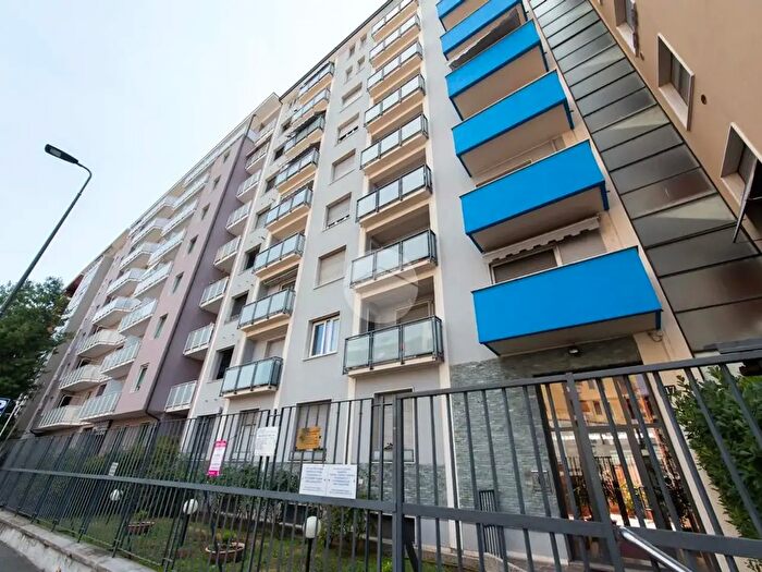 Appartamento trilocale in affitto in Via Francesco Primaticcio, Milano