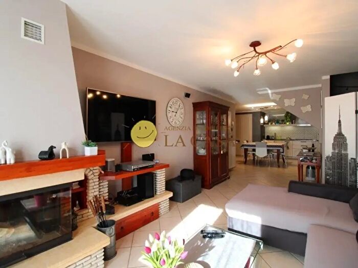 Casa con 8 locali in vendita in Figline e Incisa Valdarno