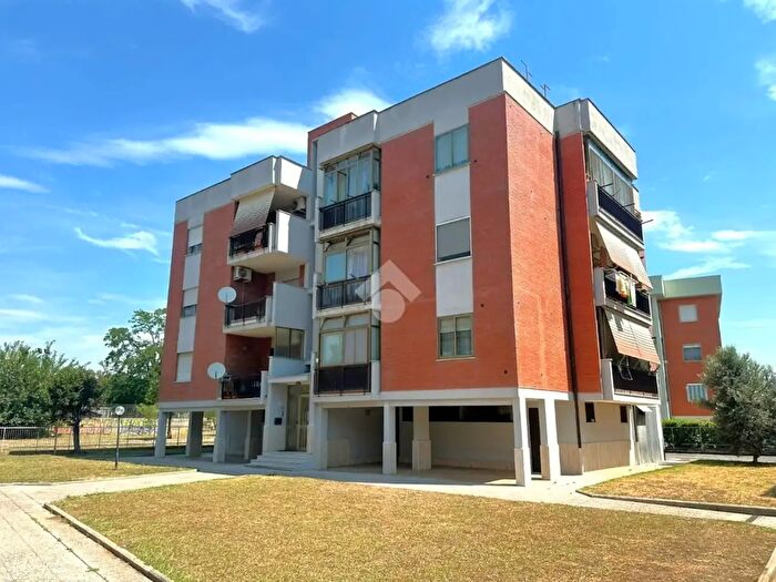 Appartamento con 5 locali in vendita in Via Guido Rossa, Aprilia