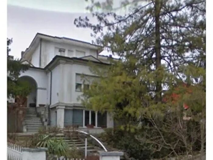 Casa con 6 locali in vendita in Ponte Nizza