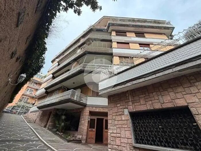 Appartamento con 5 locali in vendita in Via Renato Fucini, Roma