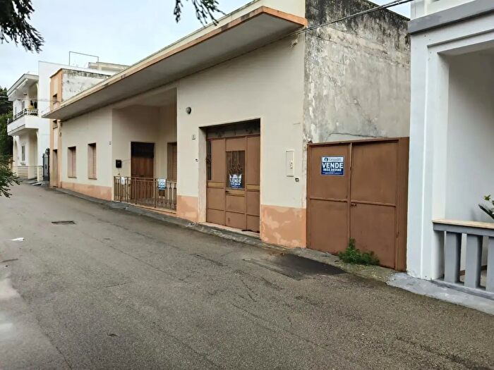 Casa in vendita in Via dAnnunzio, Sannicola