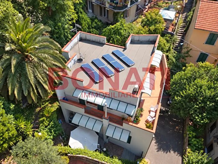Casa con 8 locali in vendita in Via XX Settembre, La Spezia