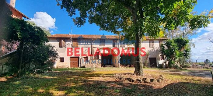 Casa con 7 locali in vendita in Via del Tufello, Aprilia