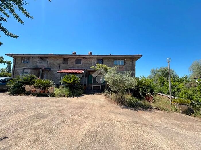 Casa con 6 locali in vendita in Via Mediana Bonifica, Lanuvio