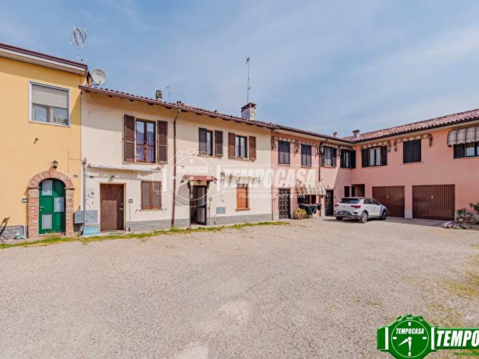 Appartamento trilocale in vendita in Via Giuseppe Garibaldi, Belgioioso