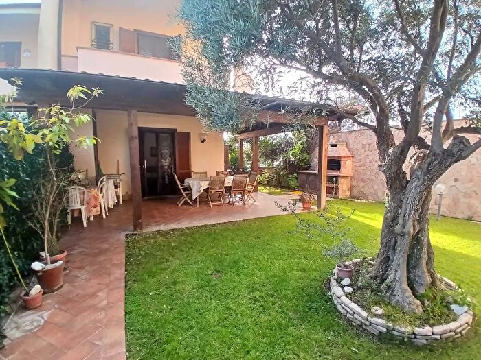 Casa trilocale in vendita in Via Oceano Pacifico, Santa Marinella