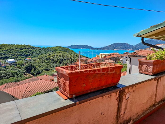 Casa con 7 locali in vendita in La Spezia