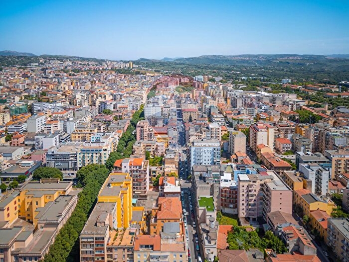 Appartamento con 10 locali in vendita in Viale Italia, Sassari