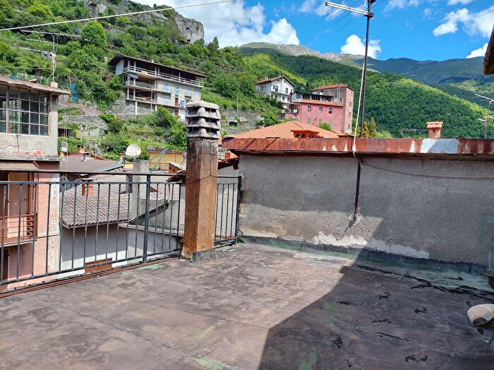 Casa quadrilocale in vendita in Via Roma, Ormea