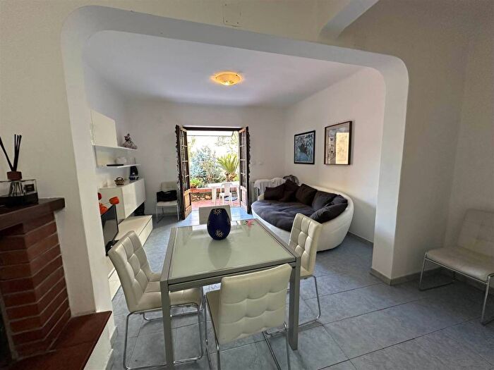 Appartamento trilocale in affitto in Via Berninzoni, Spotorno