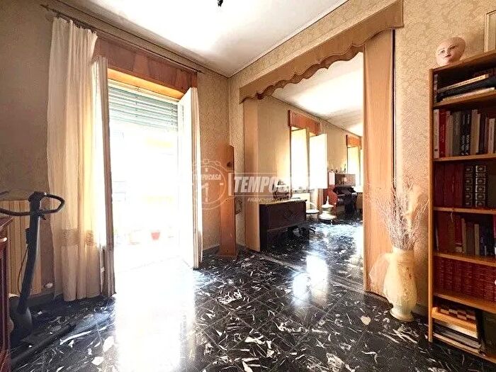 Appartamento con 7 locali in vendita in Via Lustro, Foggia