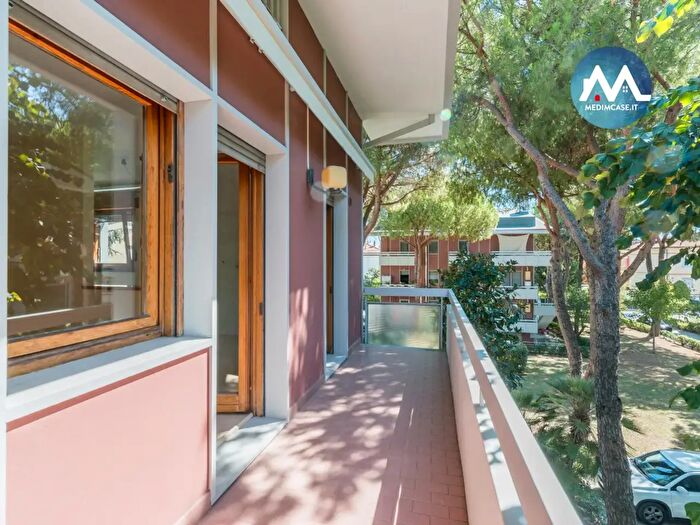 Appartamento con 7 locali in vendita in Via Marco Minghetti, Pesaro