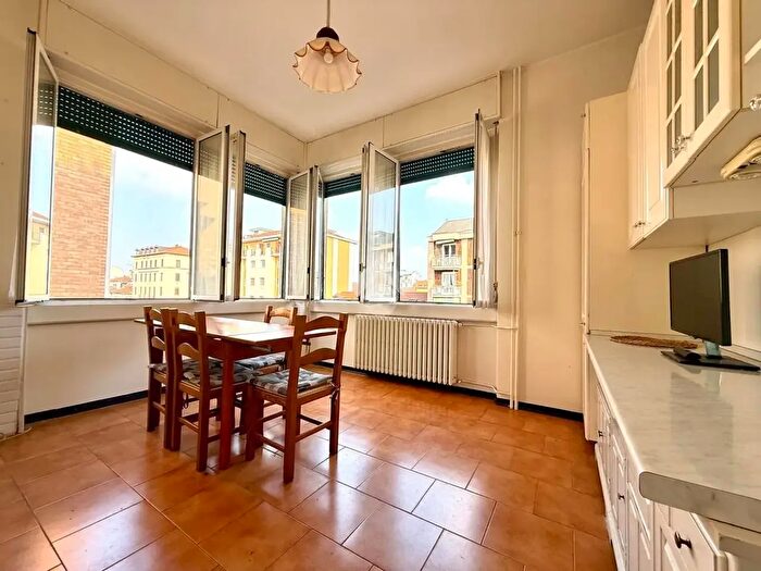 Appartamento trilocale in vendita in Alzaia Naviglio Pavese, Milano