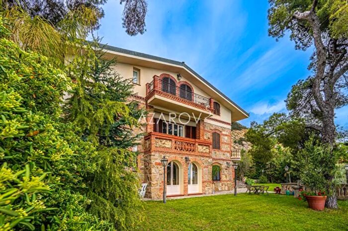 Casa con 6 locali in vendita in Sanremo