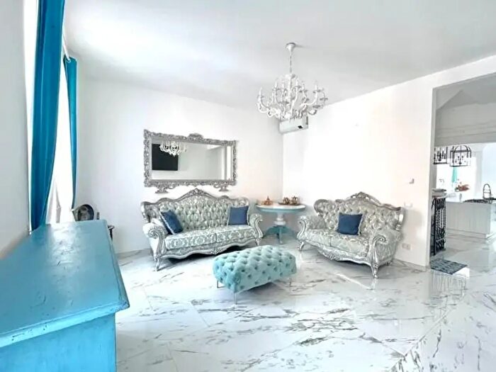 Casa con 9 locali in vendita in Viareggio