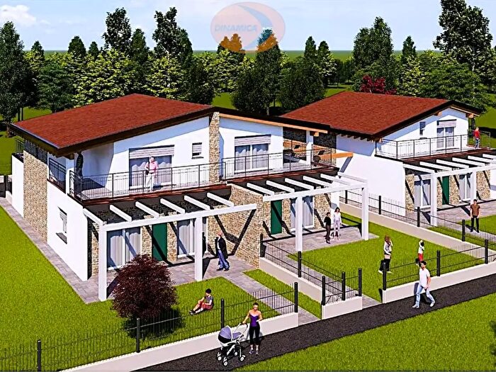 Casa quadrilocale in vendita in Via San Gaetano, Casatenovo