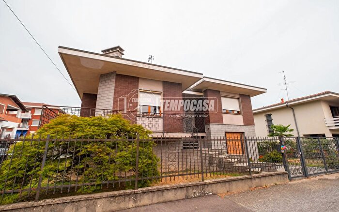 Casa quadrilocale in vendita in Novara