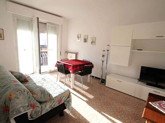 Appartamento trilocale in affitto in Via Dante, Borghetto Santo Spirito